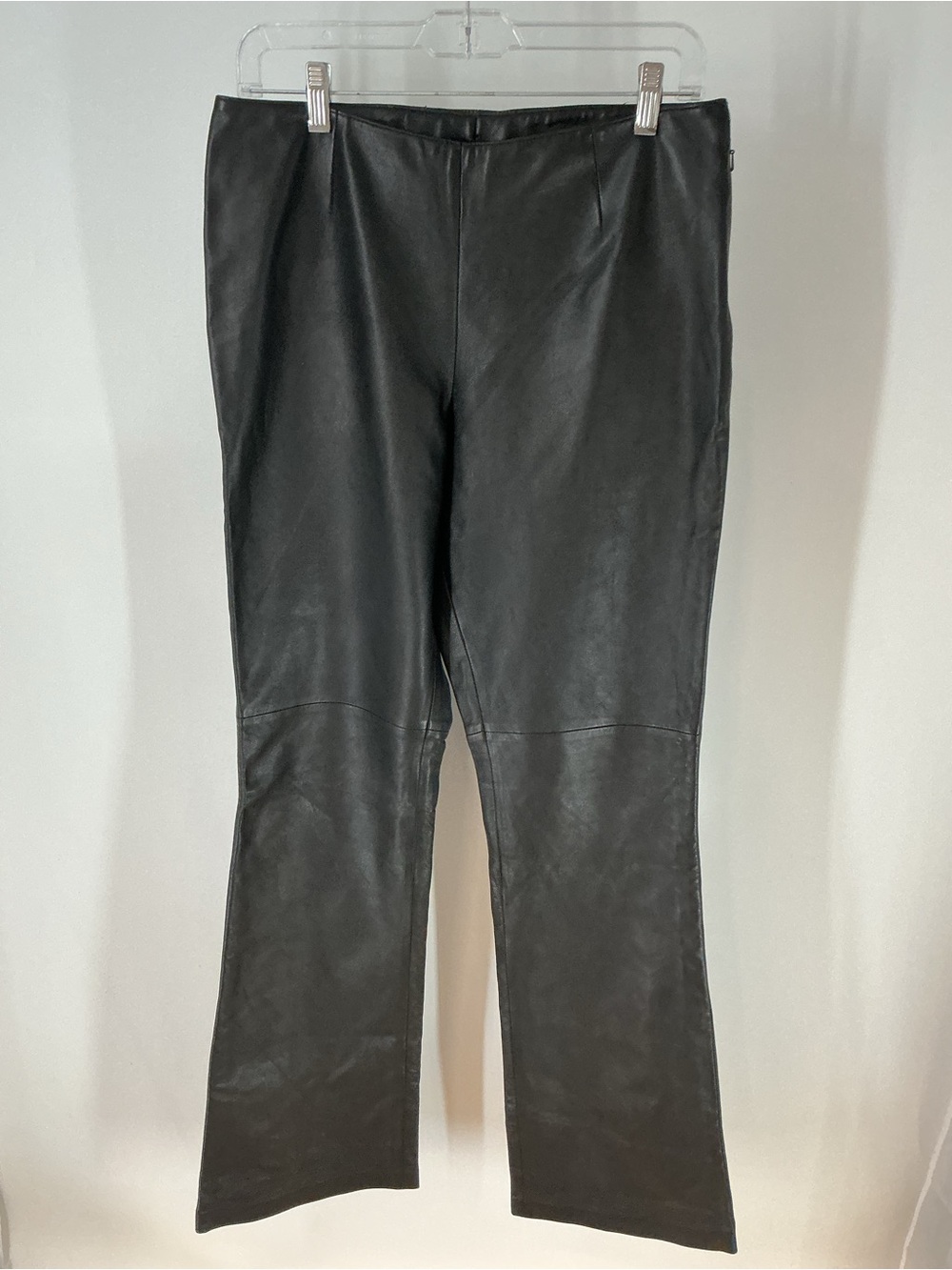 Black Women's Faux Leather pants - Sleek Pull-On Style Size 30